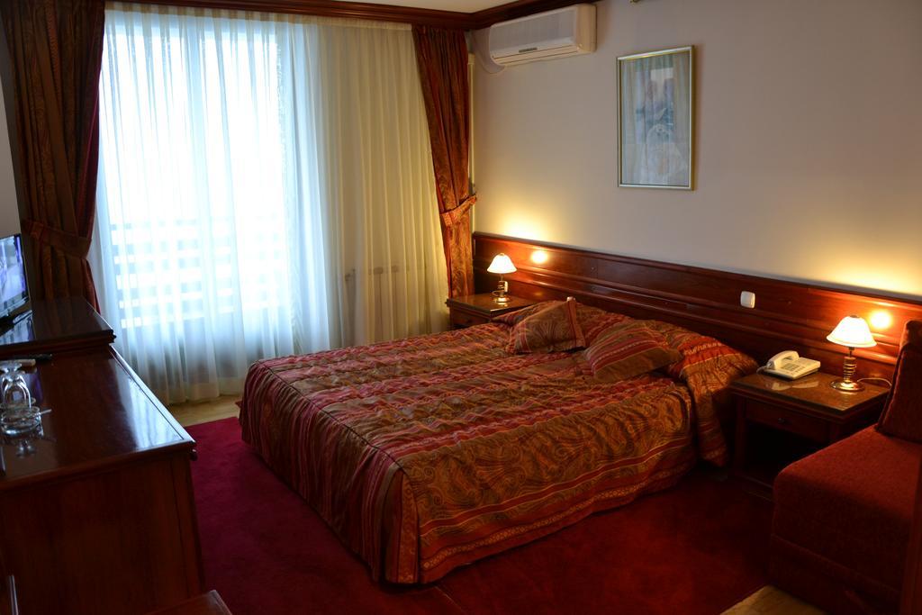 Hotel Dva Bisera Lagadin Extérieur photo